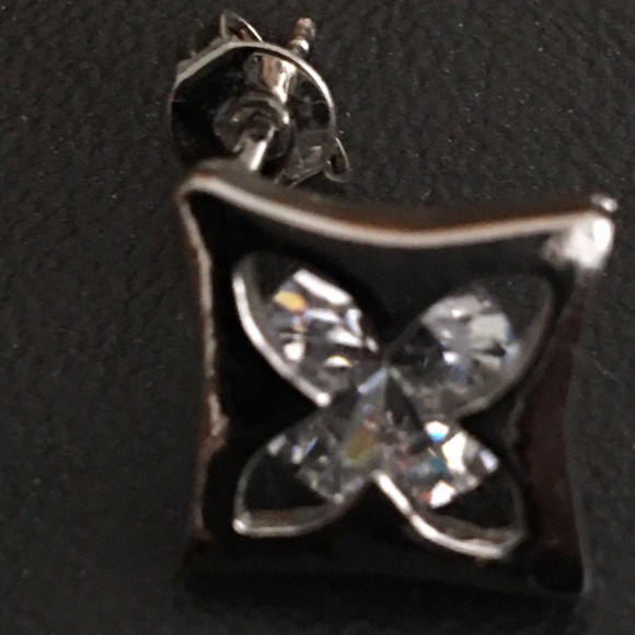 Great Pierced Ear Earrings - Picture 4 of 5